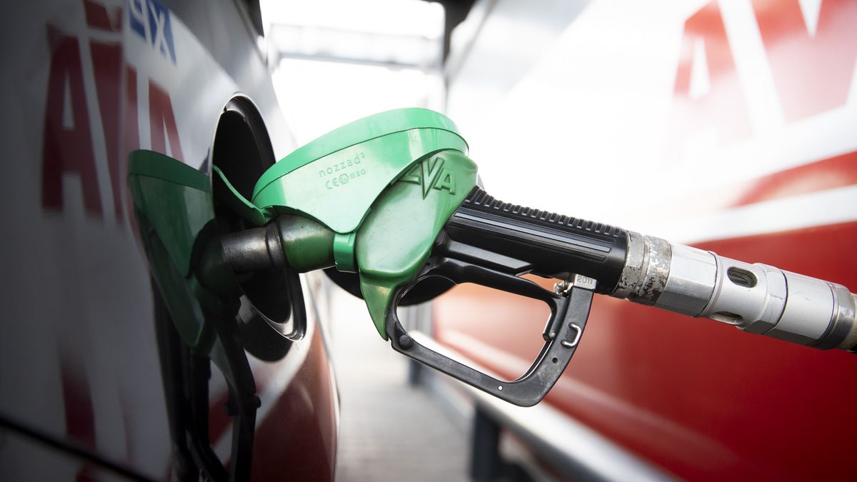 Benzin i nafta stojí v průměru dál stejně, za týden zdražily na 36,46 Kč/l